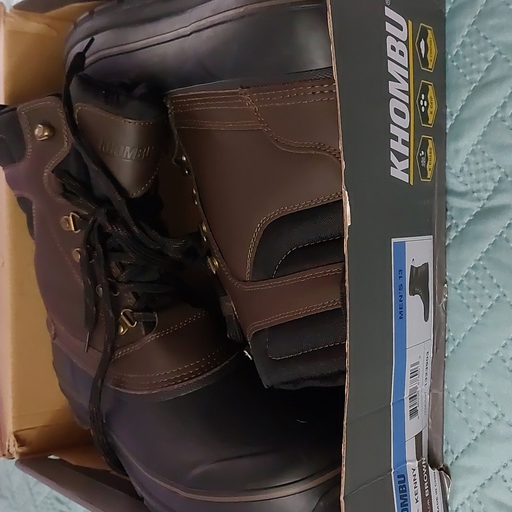 Snow boots